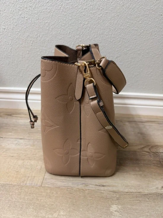 Purse - Picture 2 of 8